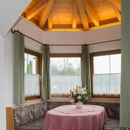 فندق مبيت وإفطار Kreuzhof Seefeld سيفيلد ان تيرول
