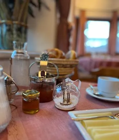 فندق مبيت وإفطار Kreuzhof Seefeld 3*