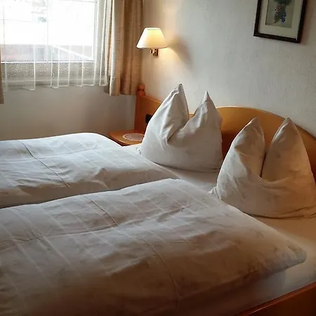 Kreuzhof Seefeld Bed & Breakfast 3*