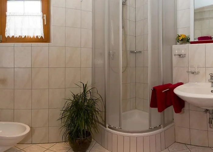 Kreuzhof Seefeld Bed & Breakfast Seefeld in Tirol